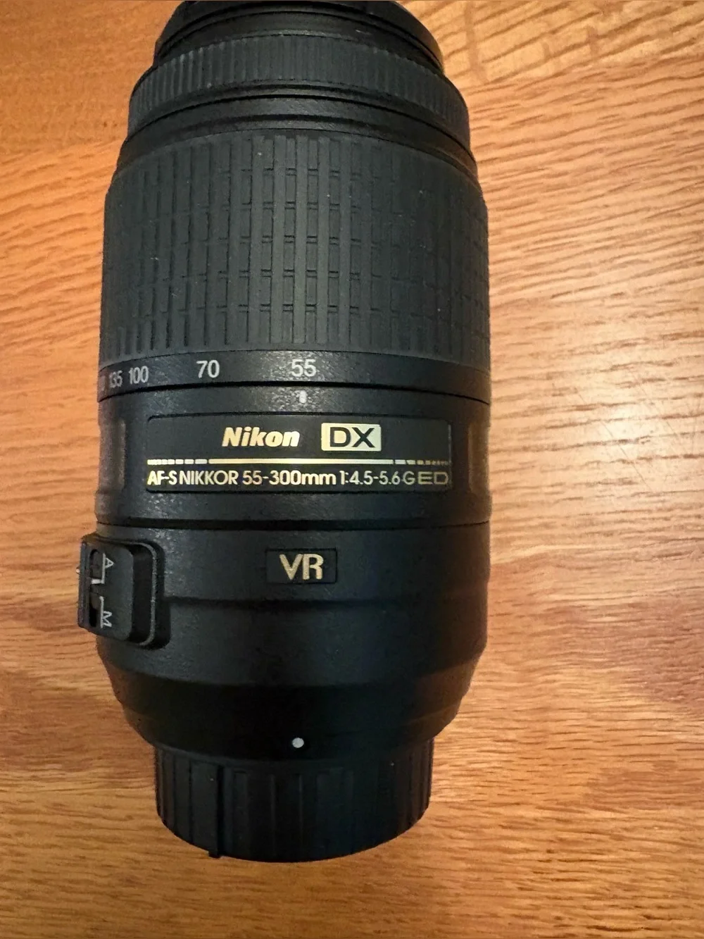 Nikon D5100 Camera Kit with Bag and zoom lens